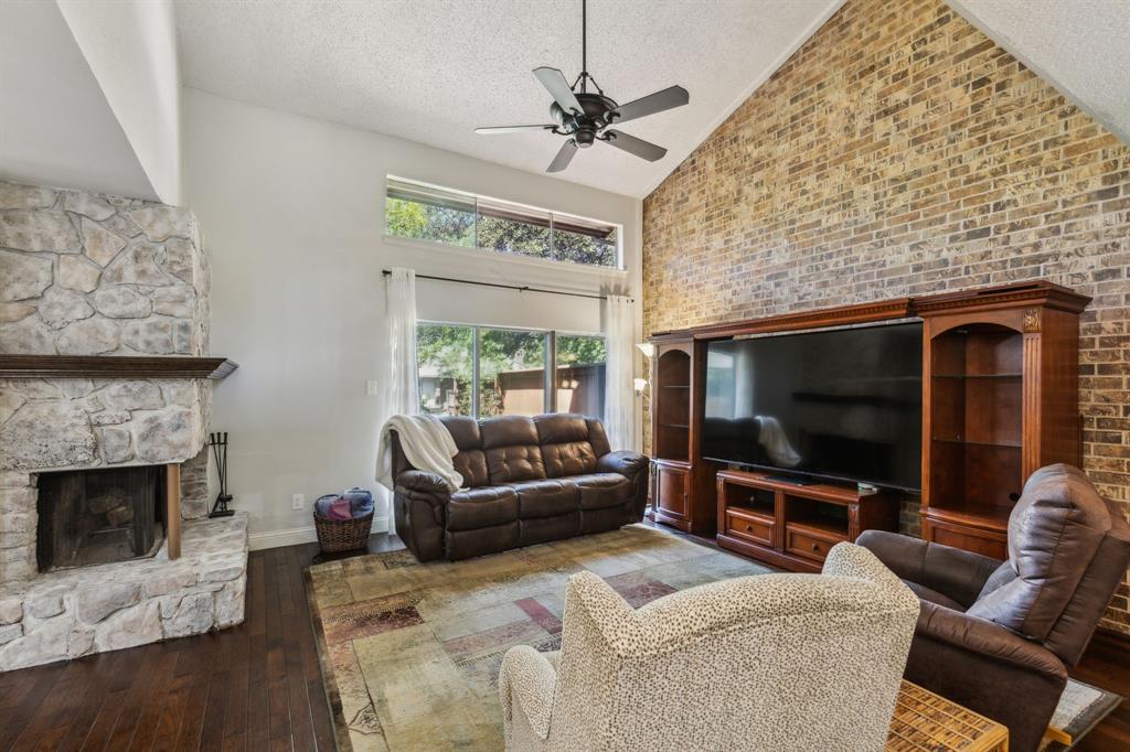 2902 Shady Lake Circle Property Photo 5