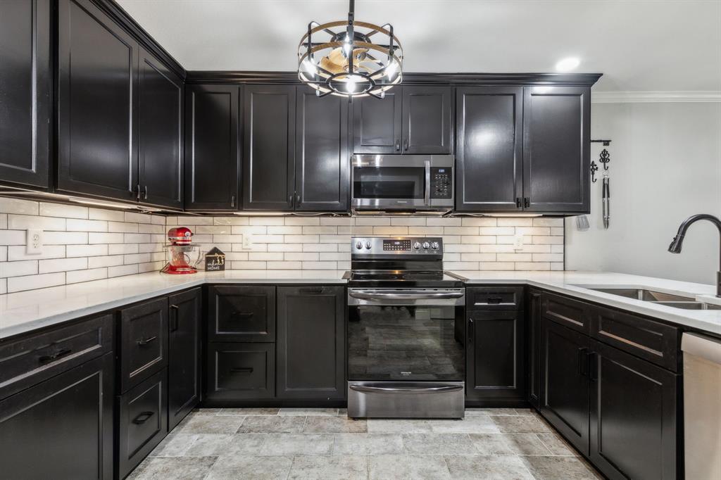 2902 Shady Lake Circle Property Photo 9