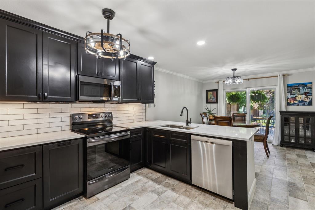 2902 Shady Lake Circle Property Photo 10