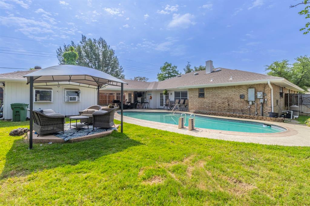 2801 Peachtree Lane Property Photo