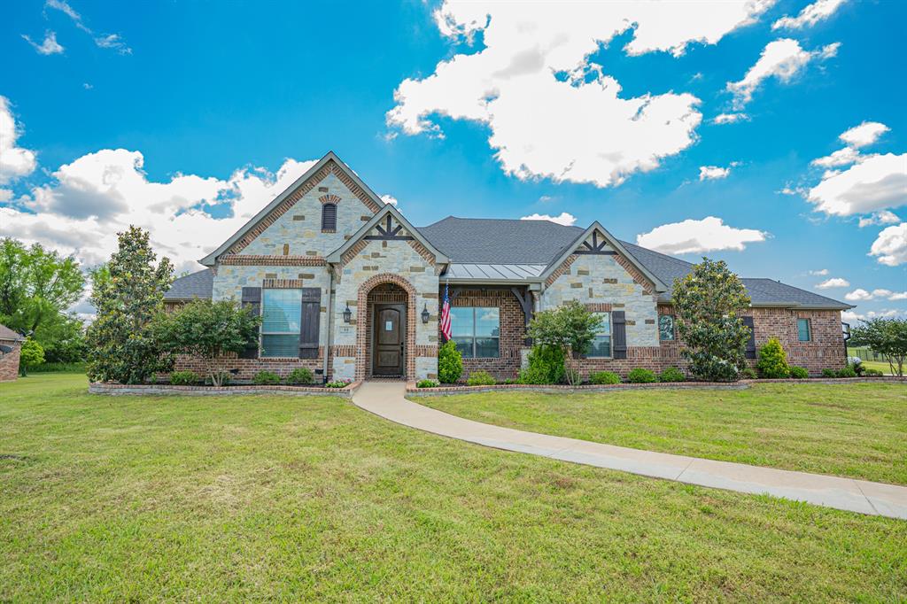 44 Mirror Lakes Court Property Photo