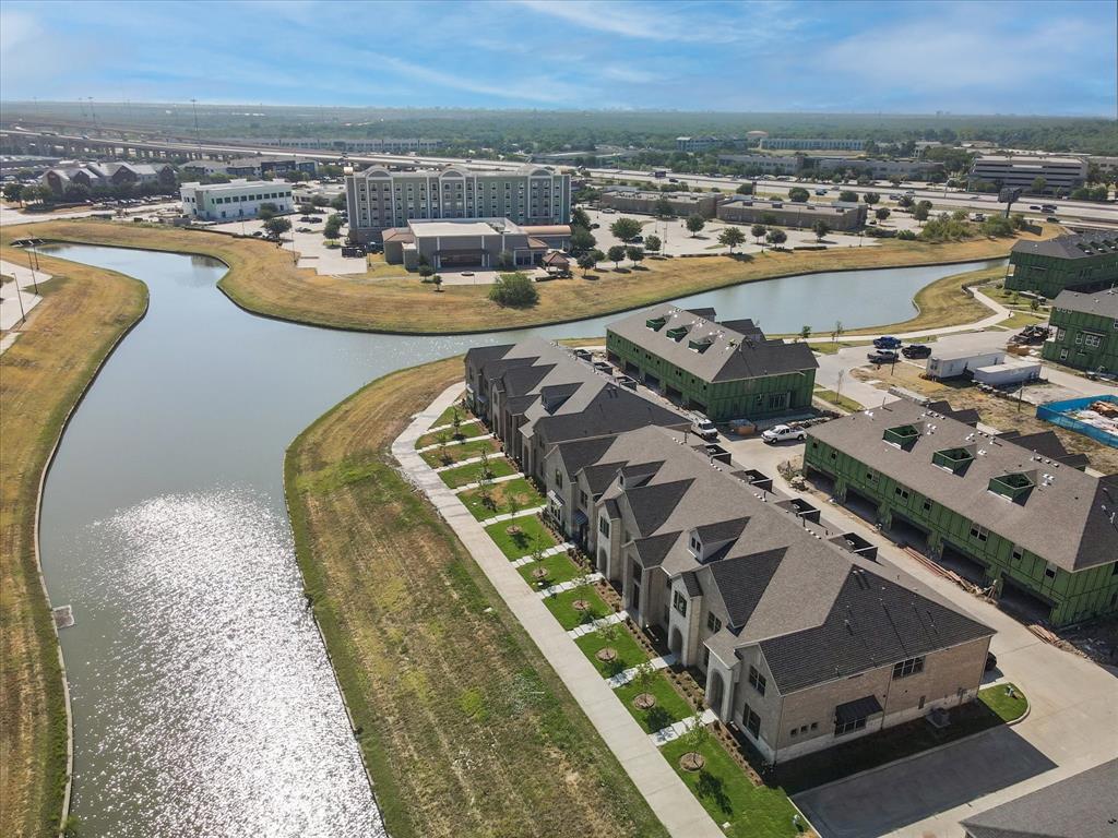 679 Watersedge Court Property Photo