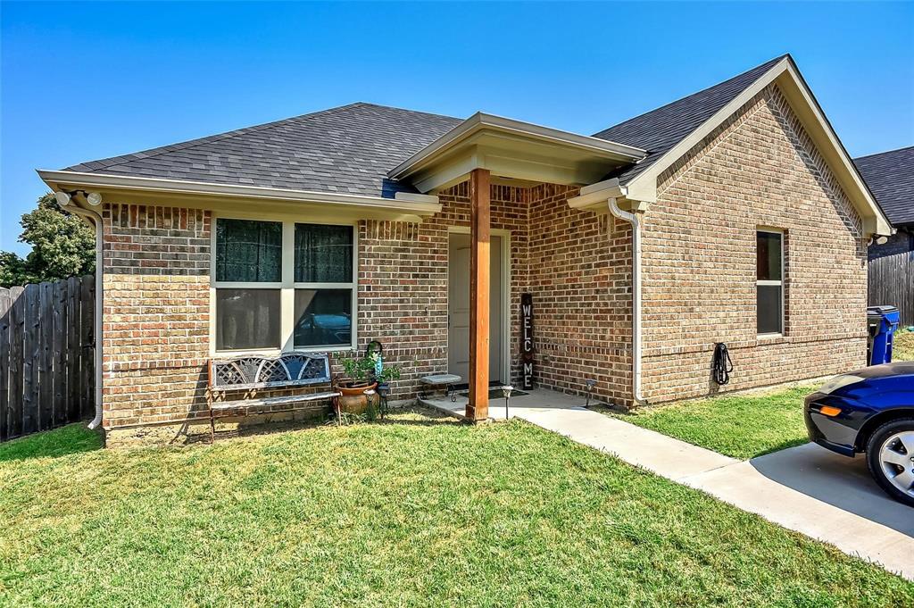 409 E Maple Row Property Photo