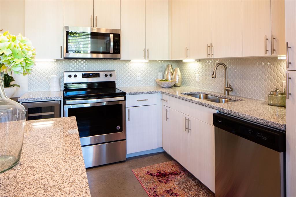 6000 Gaston Avenue Property Photo