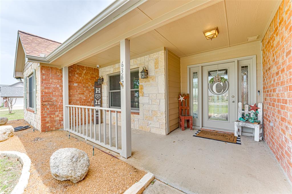 6367 Bridle Trail Property Photo 4