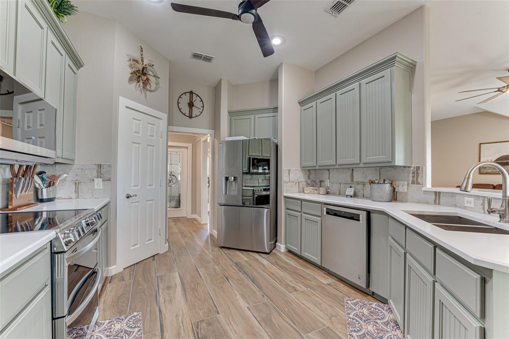 6367 Bridle Trail Property Photo 8