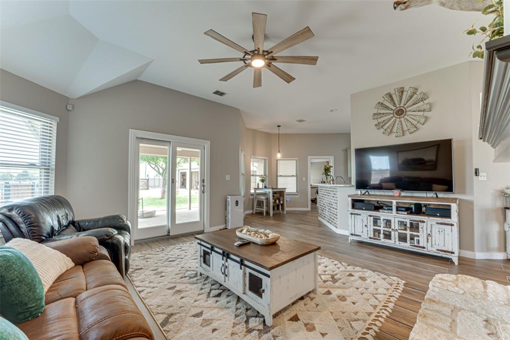 6367 Bridle Trail Property Photo 14