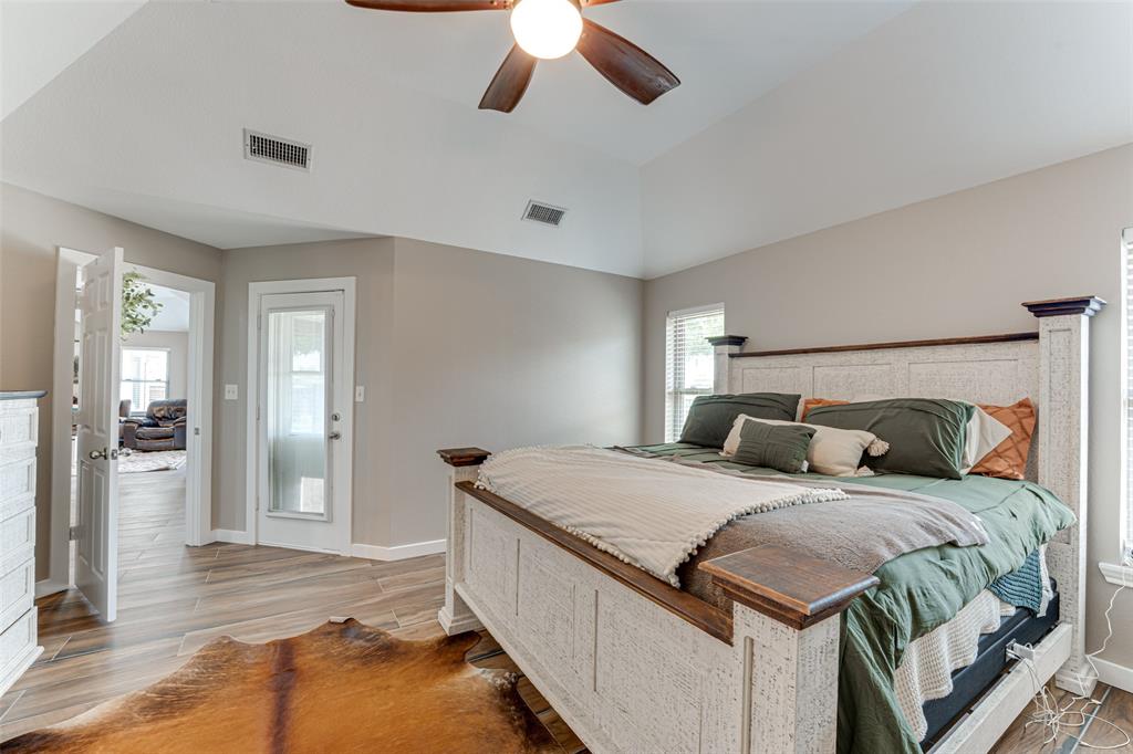 6367 Bridle Trail Property Photo 15