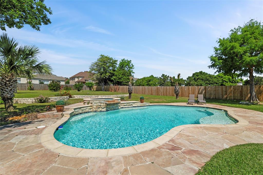 811 Shady Bend Drive Property Photo 1