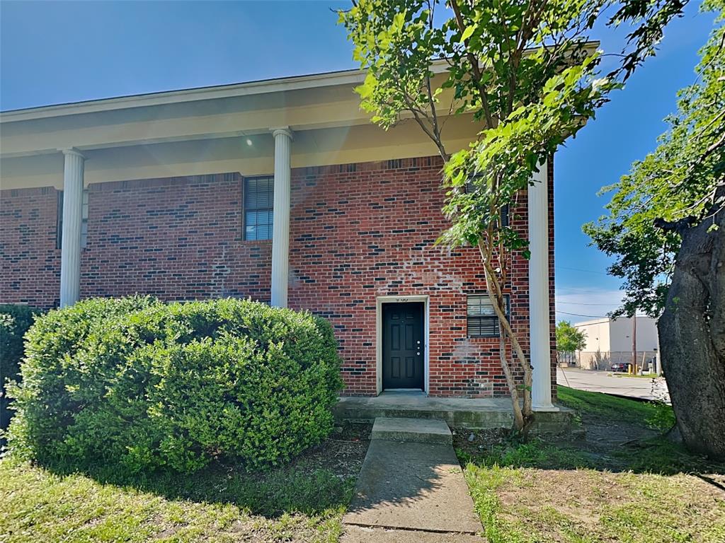 930 Southmoor Drive Property Photo