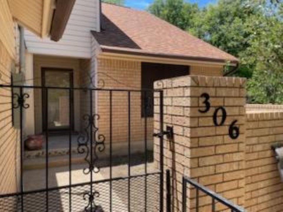 306 S Arnold Street Property Photo