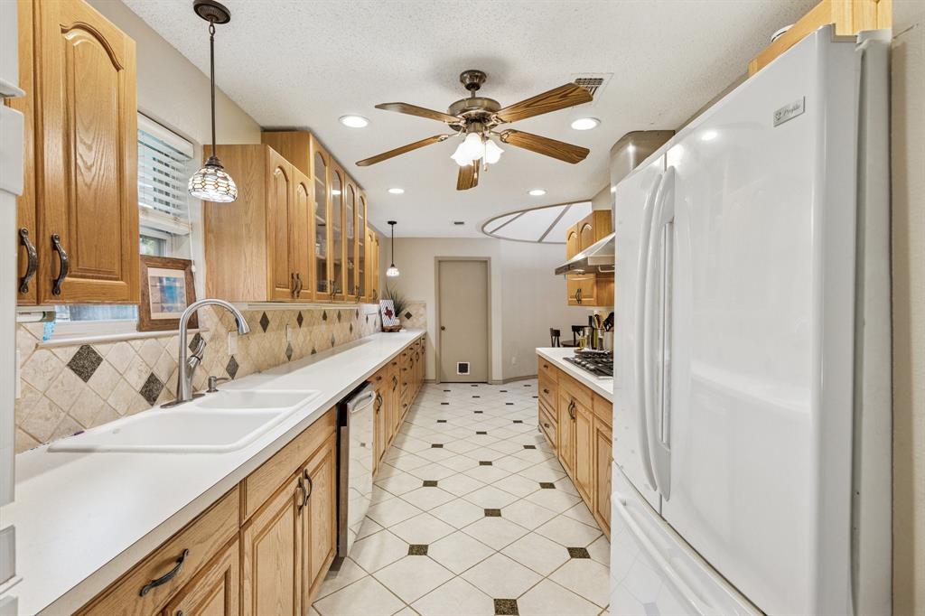 1905 Rustic Drive Property Photo 12