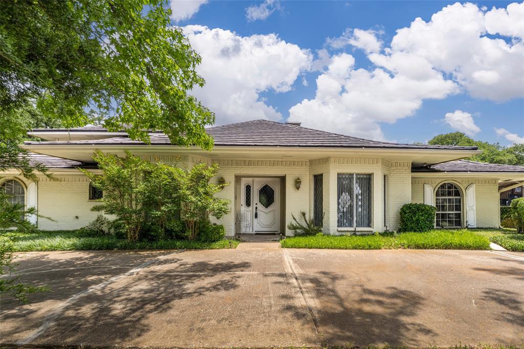 1905 Rockcliff Court Property Photo 1