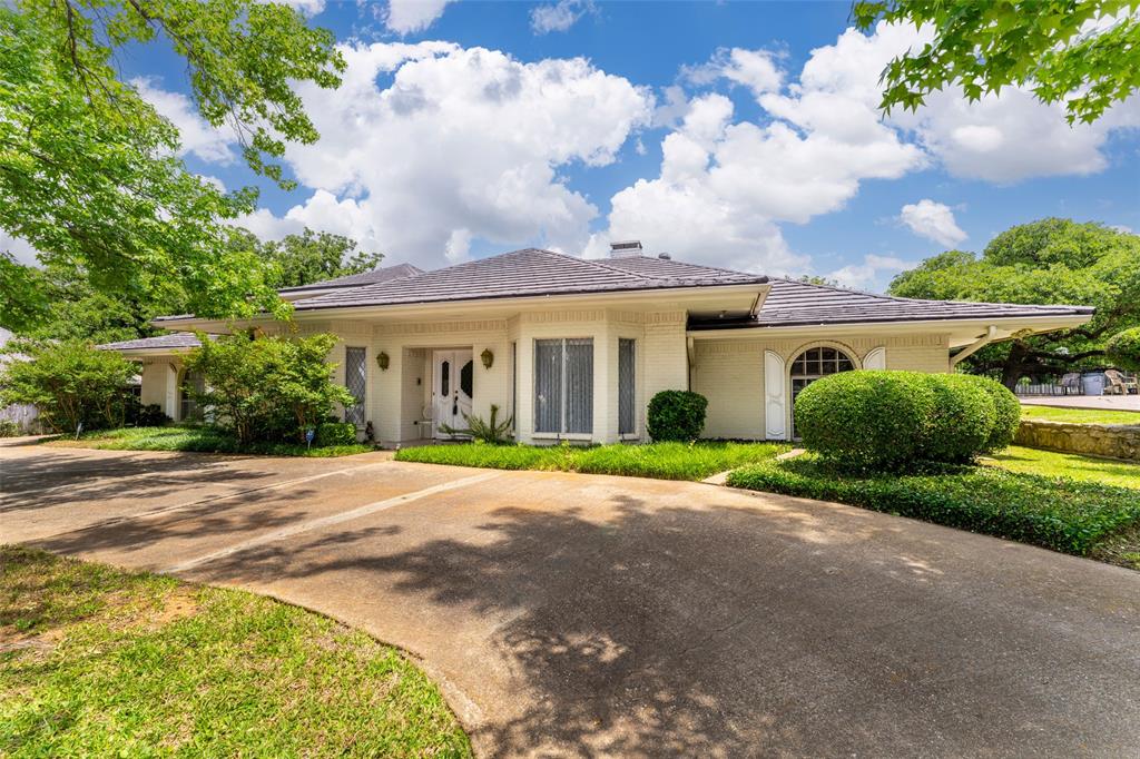 1905 Rockcliff Court Property Photo 2