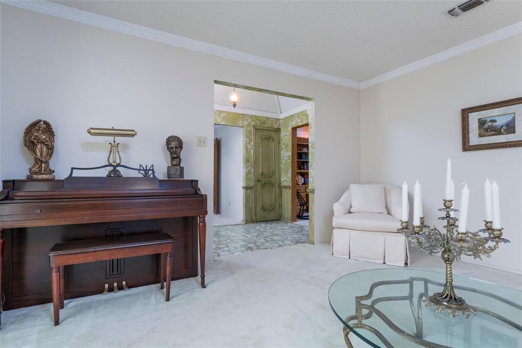1905 Rockcliff Court Property Photo 4