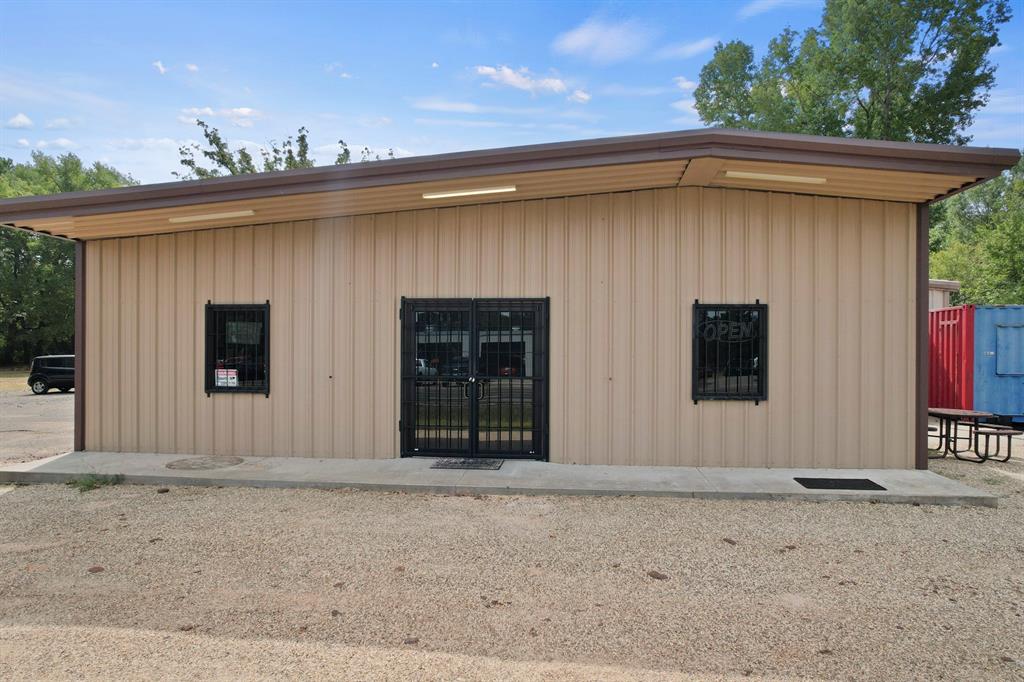 321 W 67 Highway Property Photo