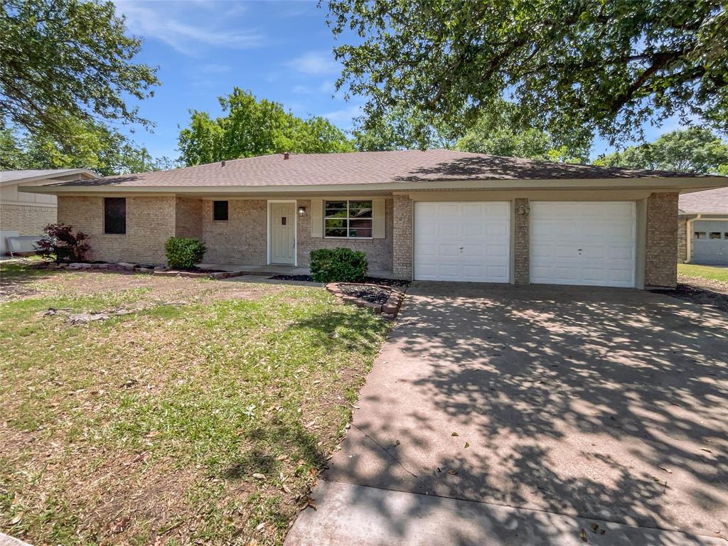 103 Comanche Court Property Photo