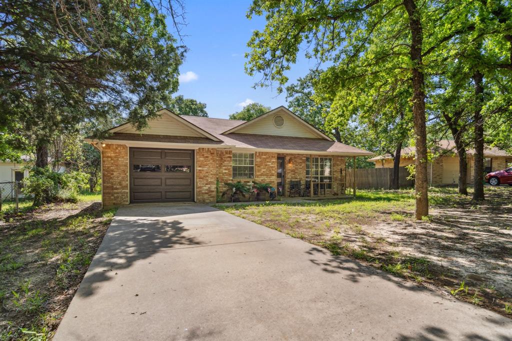 816 Red Oak Court Property Photo