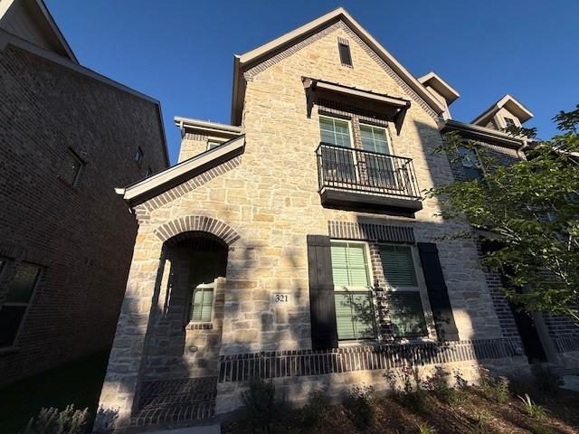 321 Blackthorne Drive Property Photo