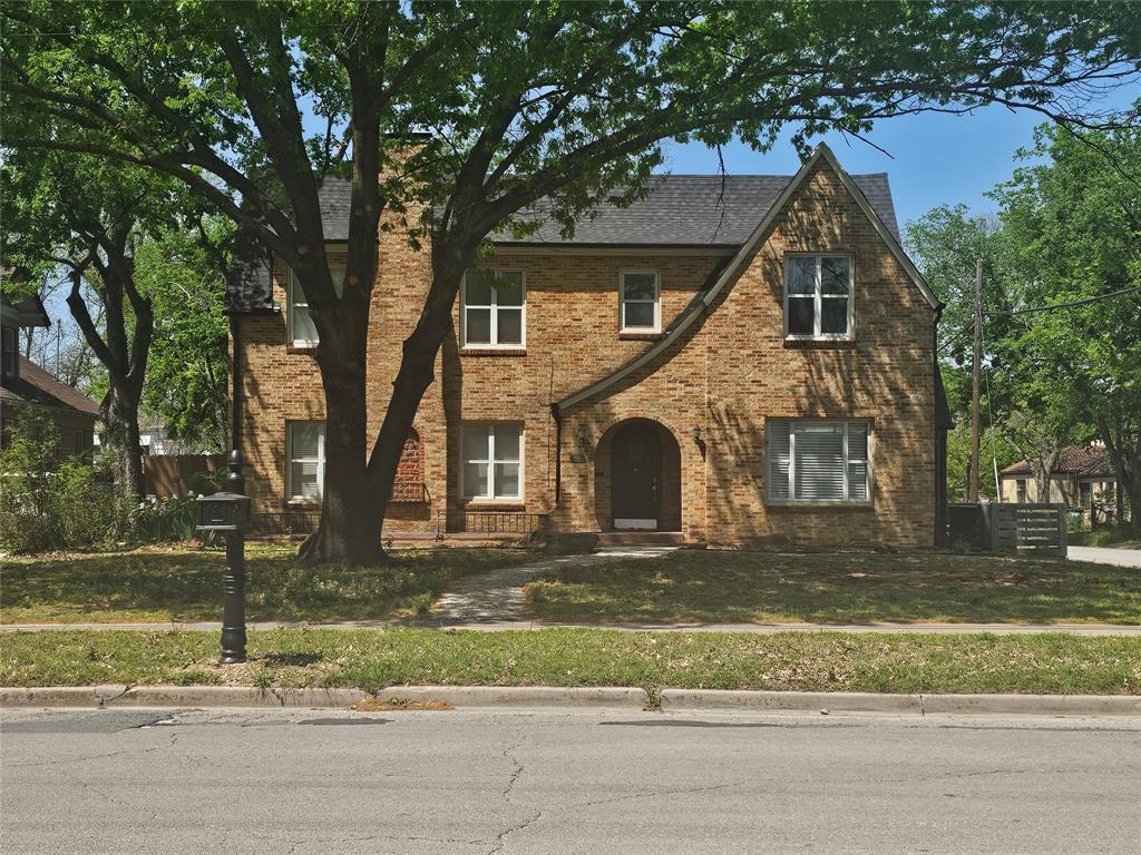 1001 S Lindsay Street Property Photo