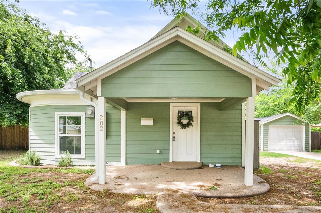202 Graves Street Property Photo