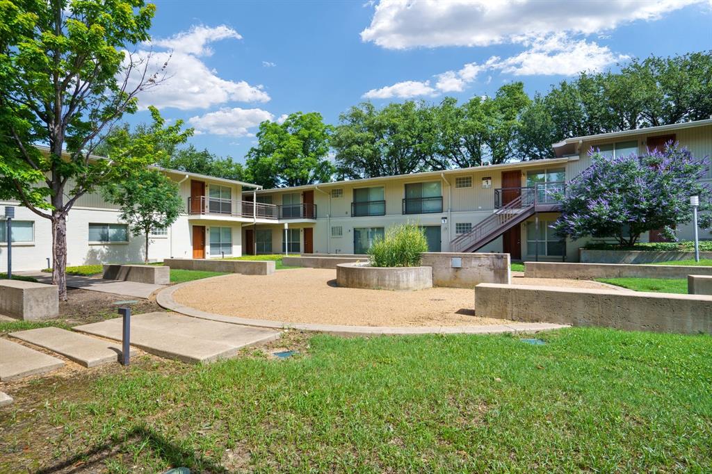 4616 W Lovers Lane