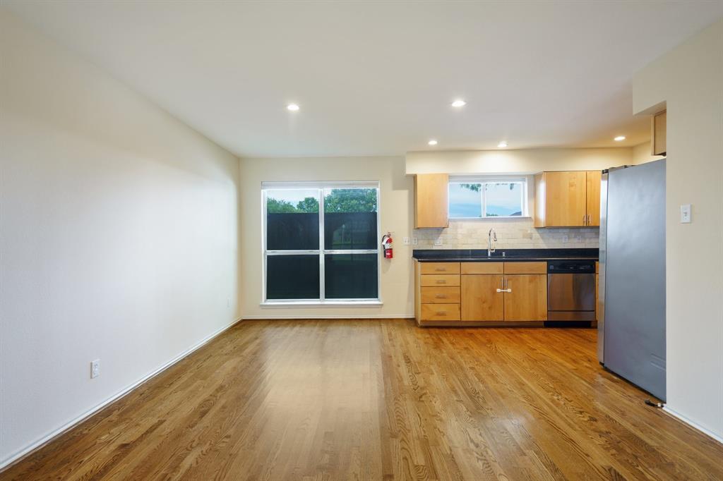4616 W Lovers Lane 119 Property Photo 2