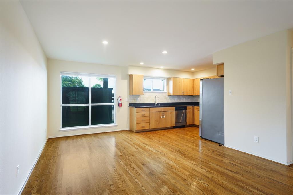 4616 W Lovers Lane 119 Property Photo 4