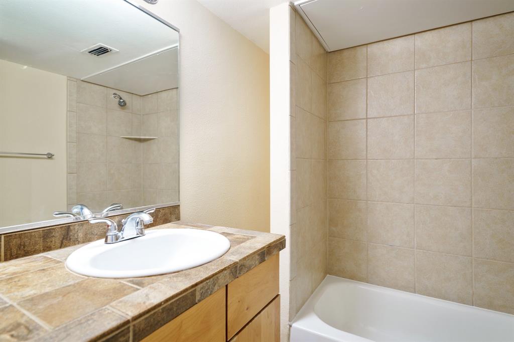4616 W Lovers Lane 119 Property Photo 9