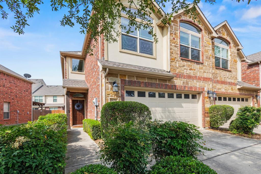1825 Valencia Drive Property Photo