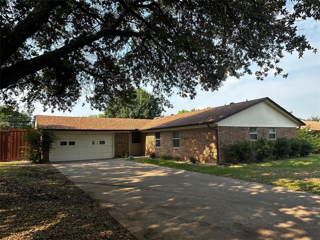 111 Gregory Drive Property Photo