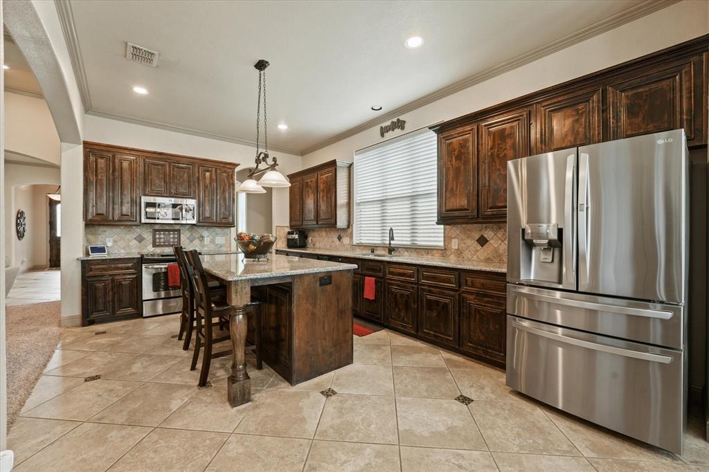 416 Fairway Bluff Drive Property Photo 2