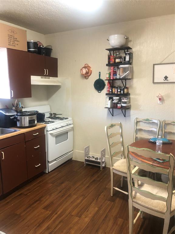 521 W Collins Street Property Photo 8