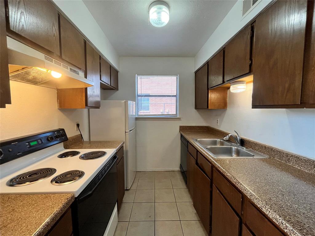 2526 W Prairie Street 203 Property Photo 2