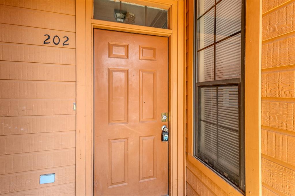1305 W Villa Maria Road Property Photo 1