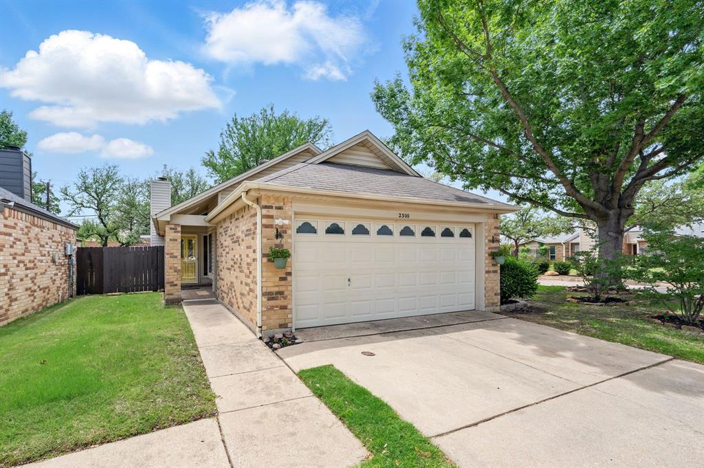 2300 Maplewood Trail Property Photo