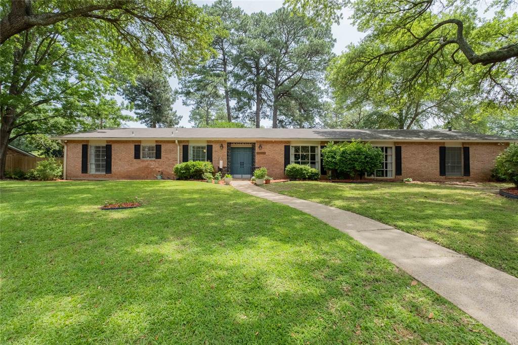 1900 Franklin Drive Property Photo 1