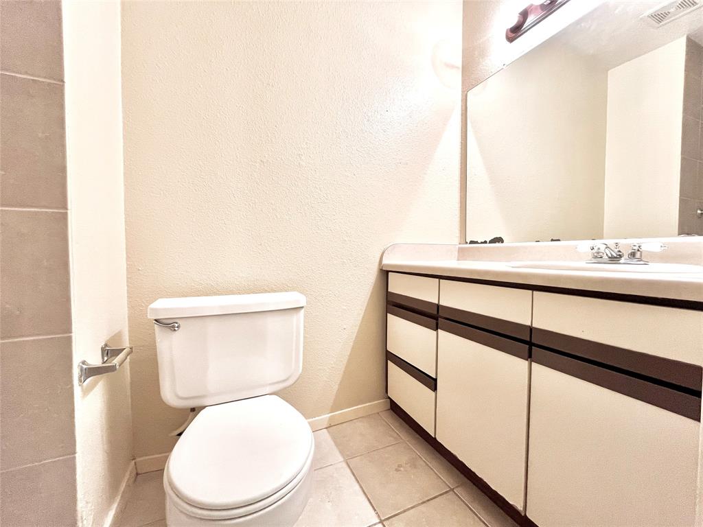 800 W Collins Street Property Photo 13