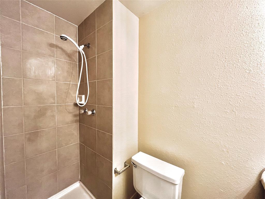 800 W Collins Street Property Photo 14