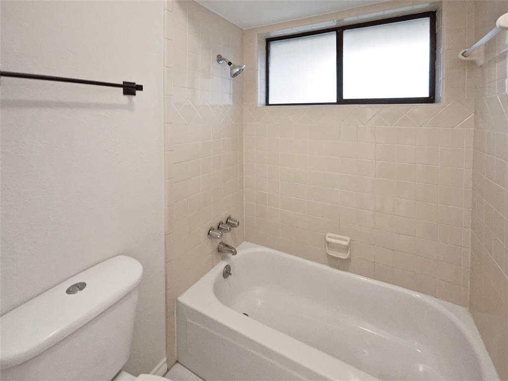 1910 Hillcroft Drive Property Photo 17