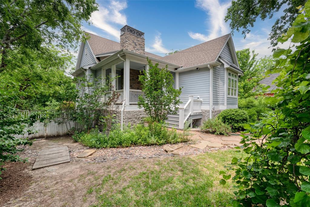 812 Baker Street Property Photo 3