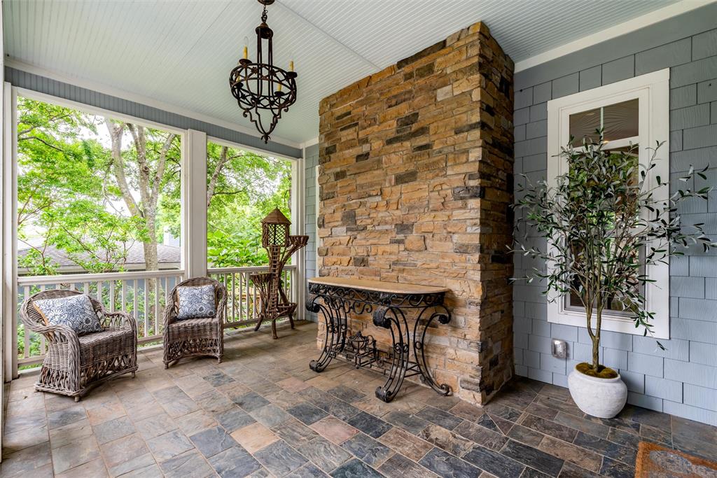 812 Baker Street Property Photo 4