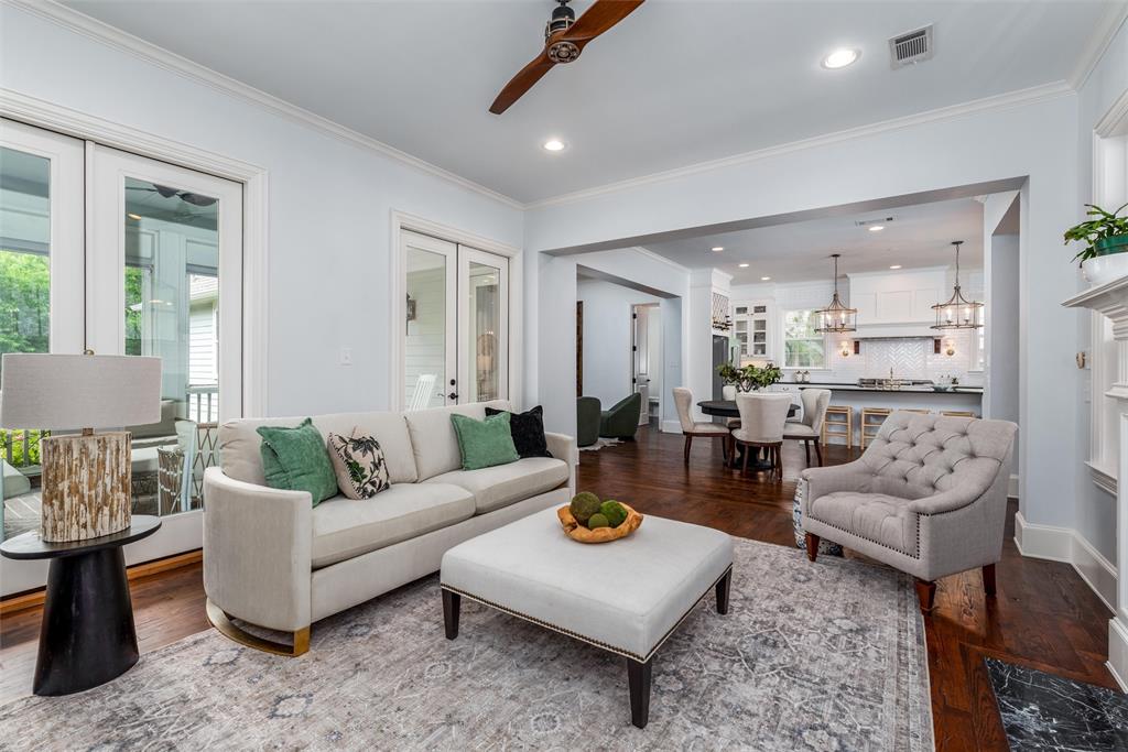 812 Baker Street Property Photo 11