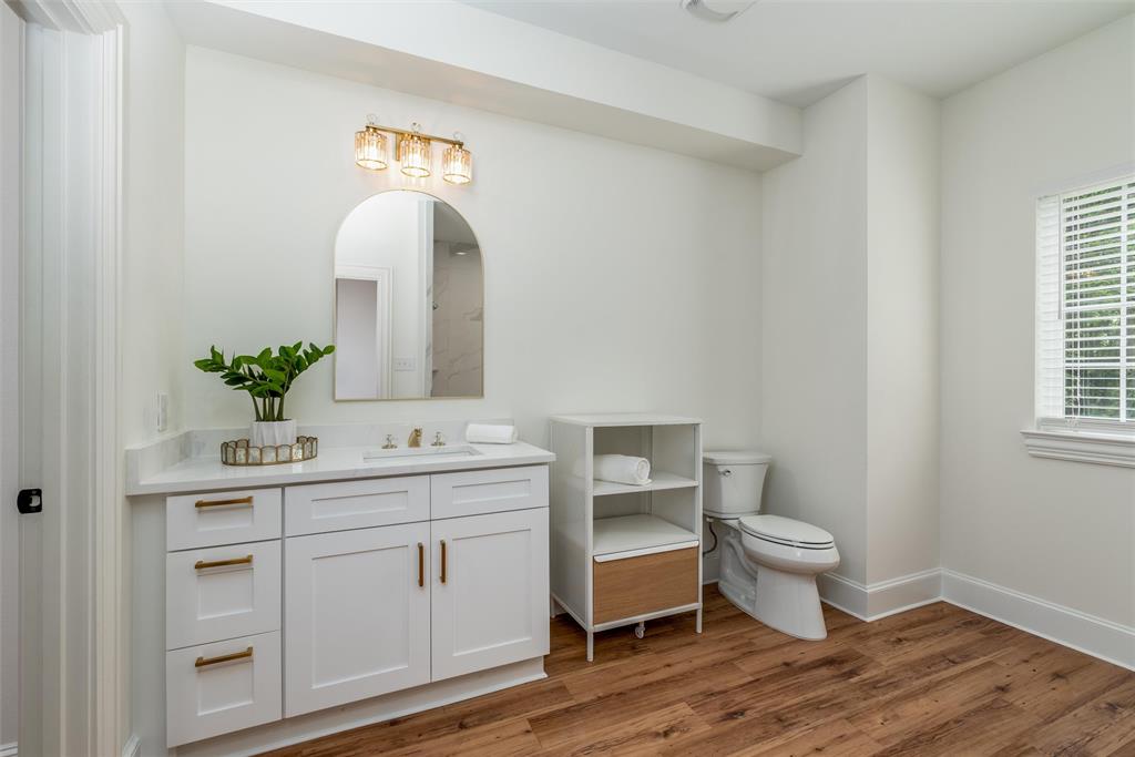 812 Baker Street Property Photo 22