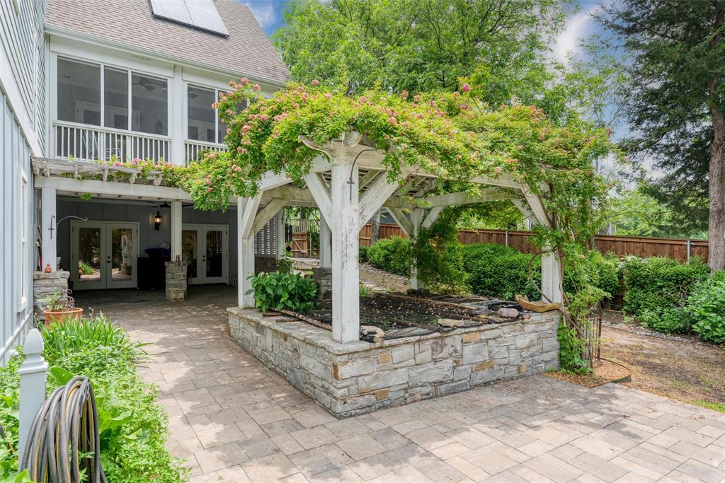 812 Baker Street Property Photo 27