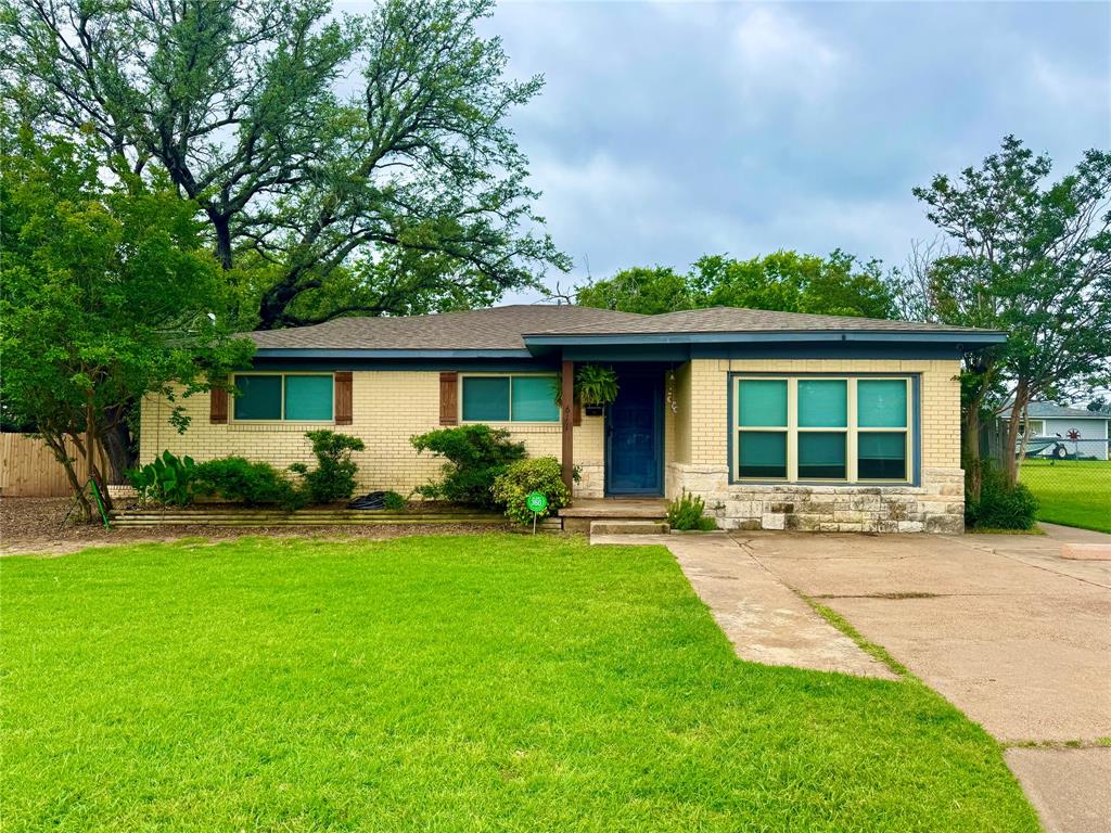 611 Crestview Drive Property Photo