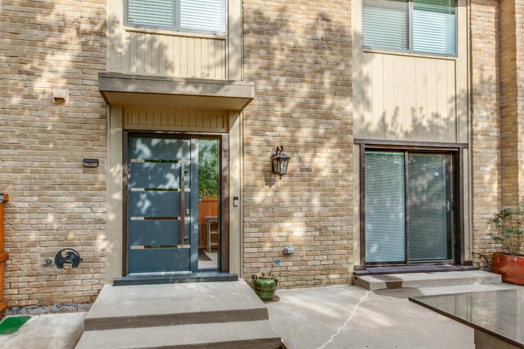 2638 Custer Parkway B Property Photo 4