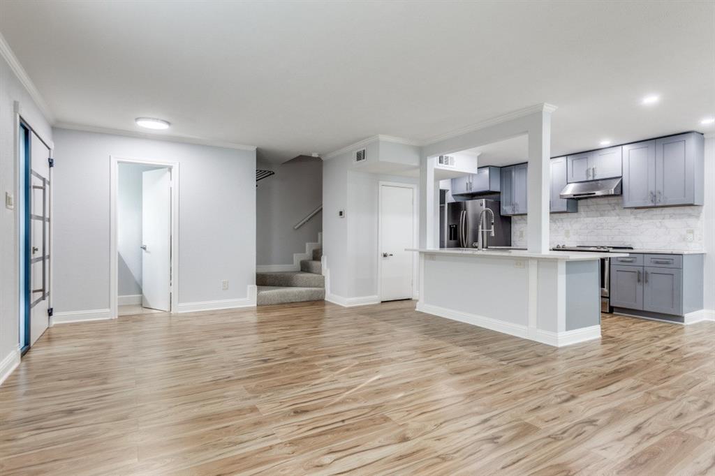 2638 Custer Parkway B Property Photo 6