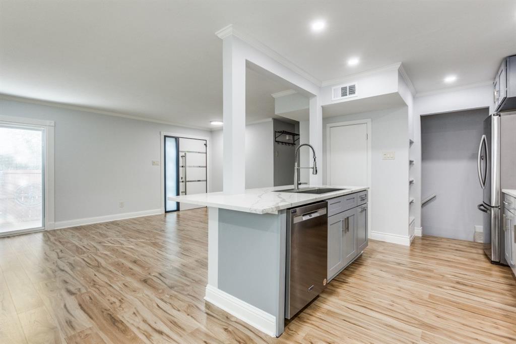 2638 Custer Parkway B Property Photo 9