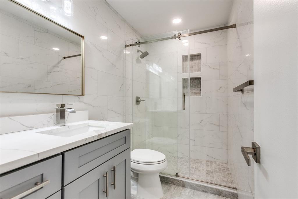 2638 Custer Parkway B Property Photo 17